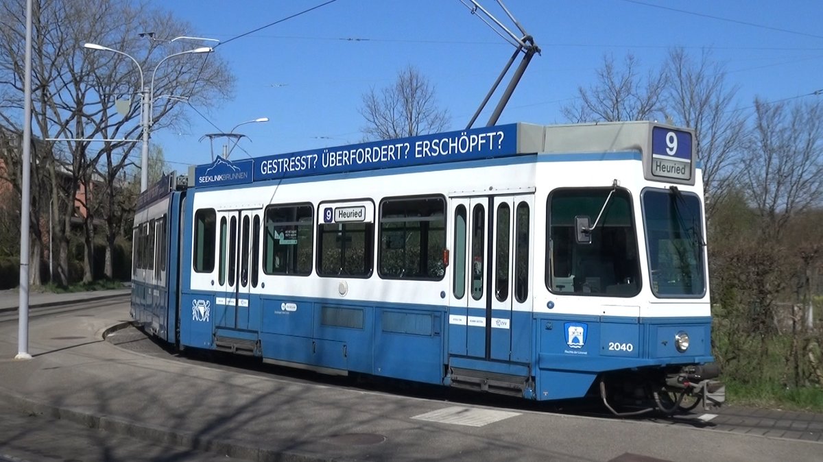 Linie 9 2040  Rechts der Limmat  in der Schleife Hirzenbach.