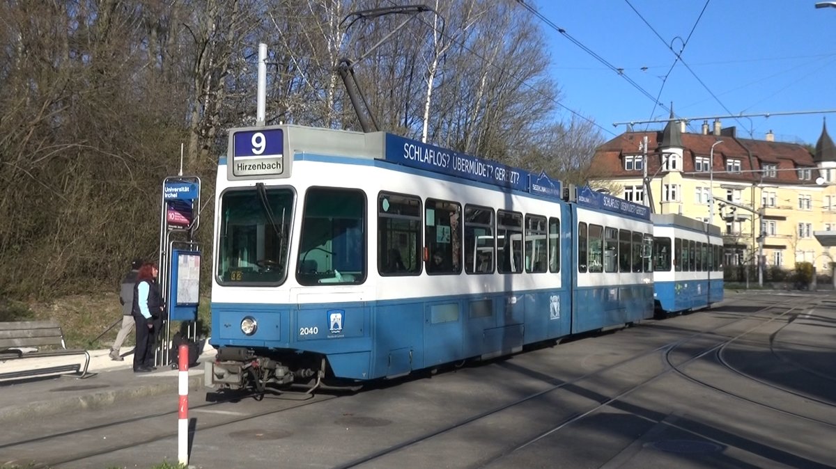 Linie 9 2040  Rechts der Limmat  an der Haltestelle Irchel. Datum: 1. 4. 2020