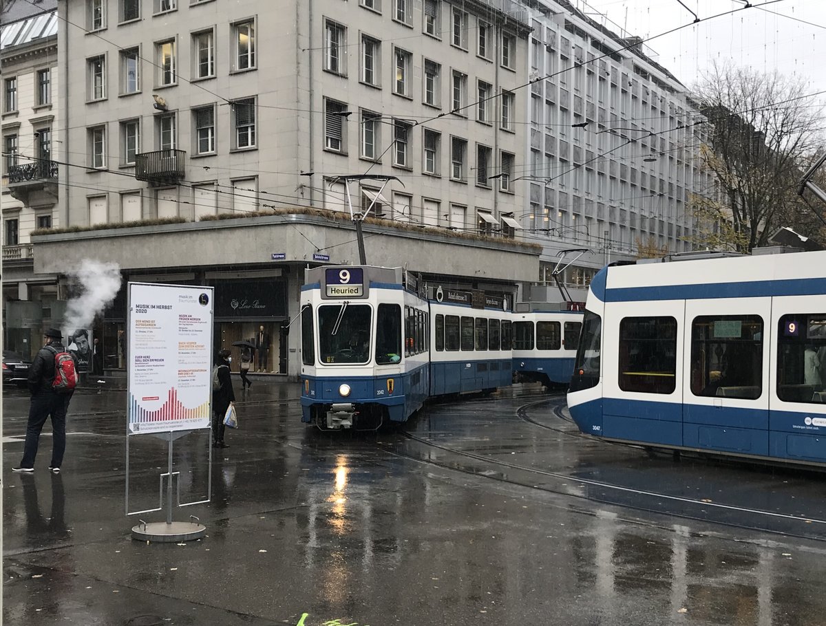 Linie 9 Nr. 2042 „Altstetten“ beim Paradeplatz. Datum: 29. 10. 2020