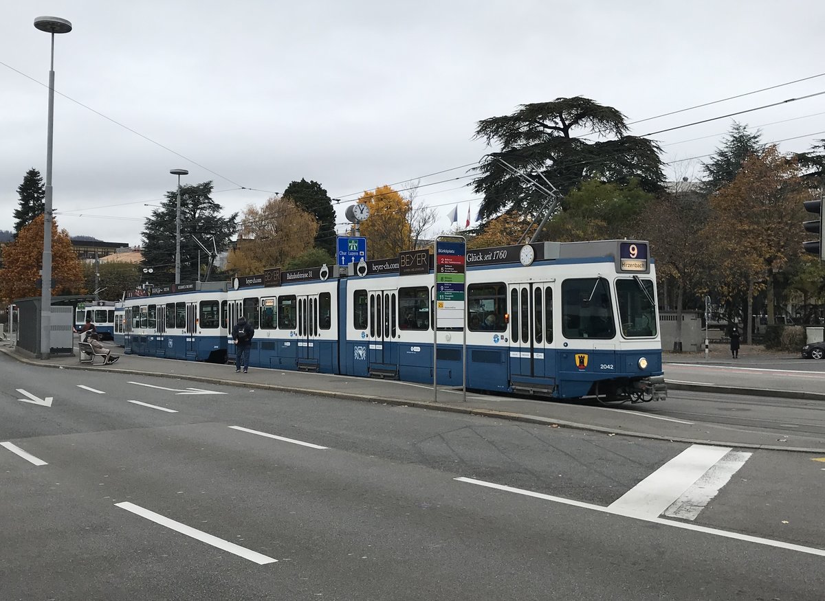Linie 9 Nr. 2042 „Altstetten“ beim Bürkliplatz. Datum: 2. 11. 2020