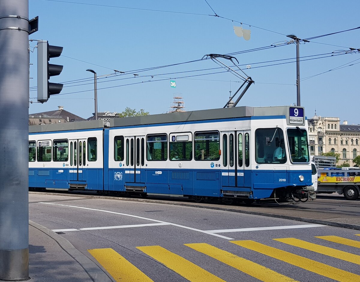 Linie 9 Wagennummer 2019 auf der Quaibrücke. Datum: 20. 7. 2021