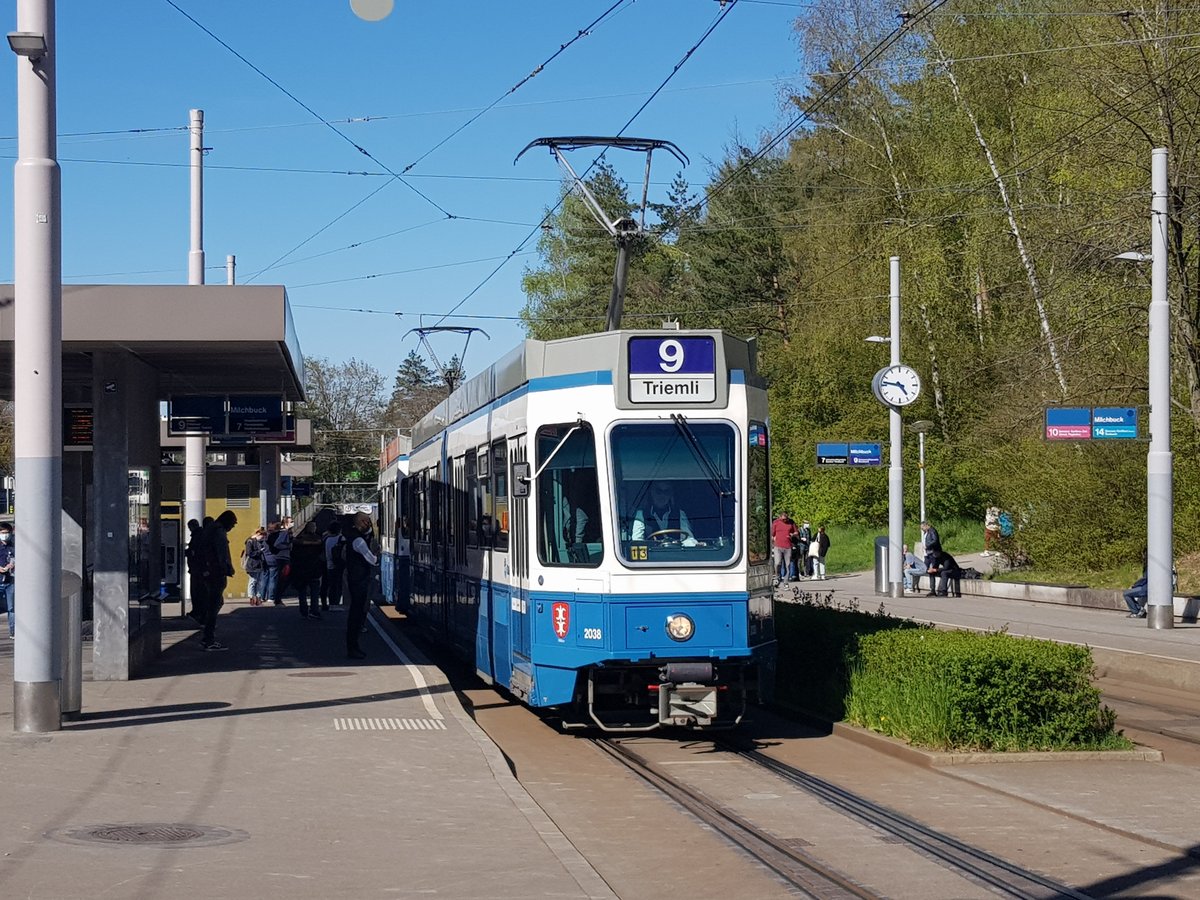 Linie 9 Wagennummer 2038  Witikon  beim Milchbuck. Datum: 21. 4. 2021