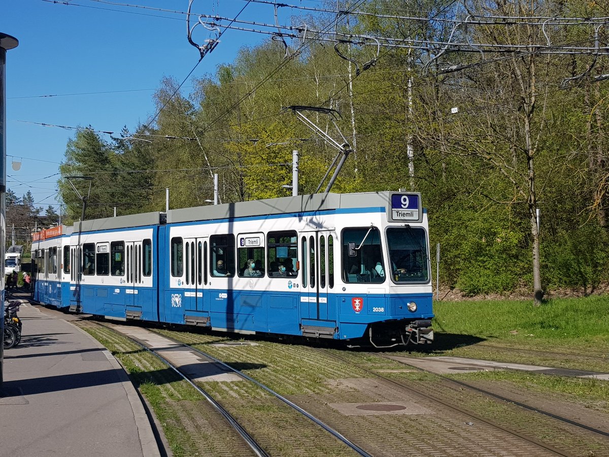 Linie 9 Wagennummer 2038  Witikon  beim Milchbuck. Datum: 21. 4. 2021