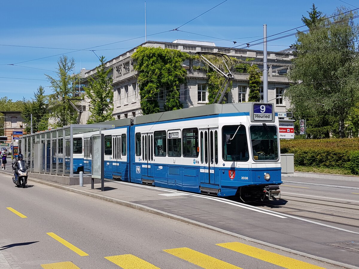 Linie 9 Wagennummer 2038  Witikon  an der Haltestelle ETH/Universitätsspital. Datum: 21. 5. 2021