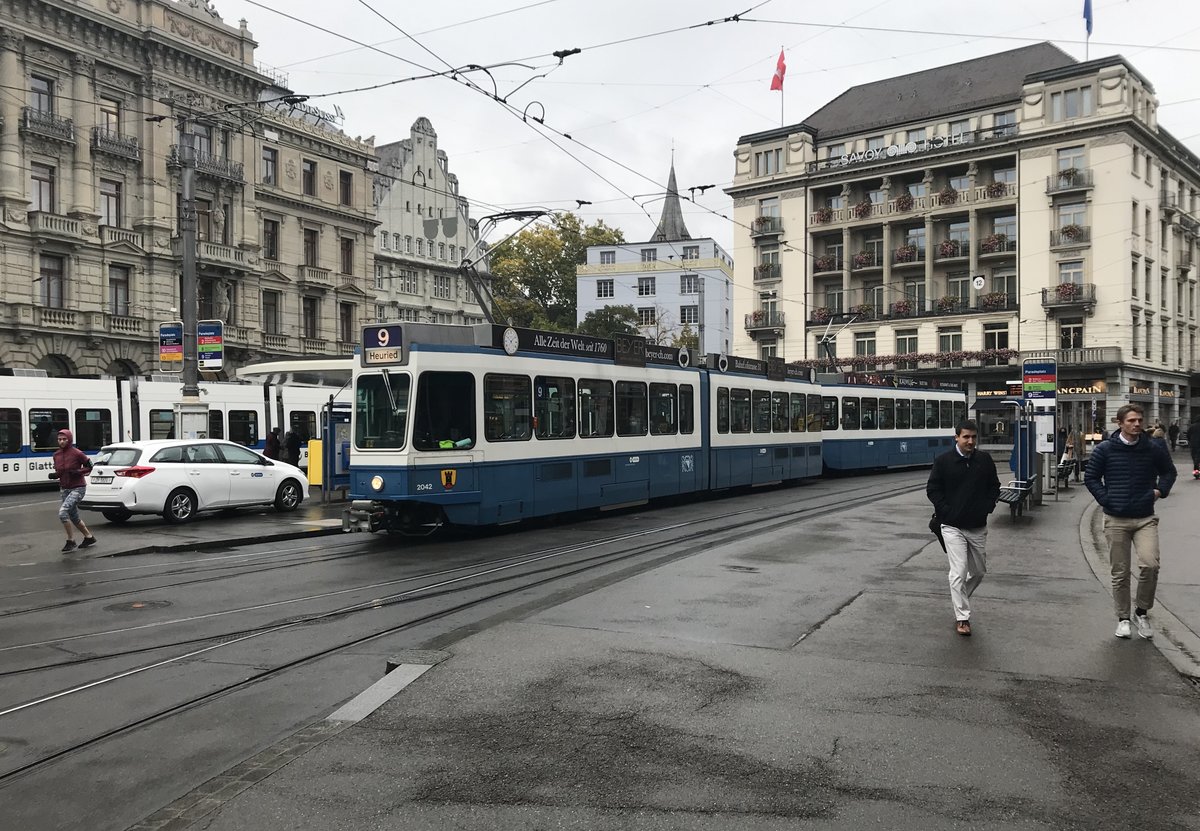 Linie 9 Wagennummer 2042 „Altstetten“ am Paradeplatz. Datum: 15. 10. 2020