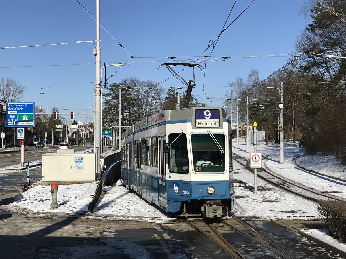 Linie 9 Wagennummer 2043 „Rennweg“ kurz vor der Haltestelle Milchbuck. Datum: 10. 2. 2021