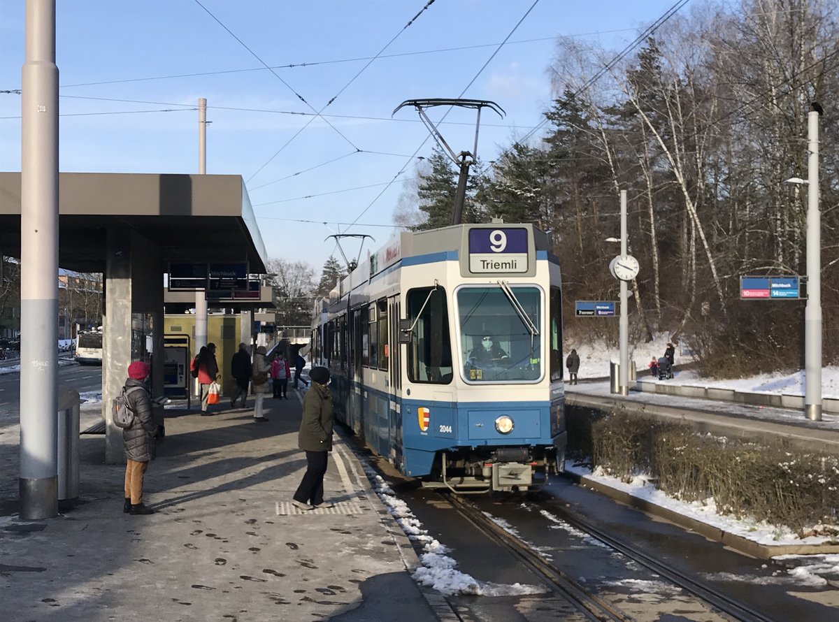 Linie 9 Wagennummer 2044 „Wollishofen“ beim
Milchbuck. Datum: 10. 2. 2021