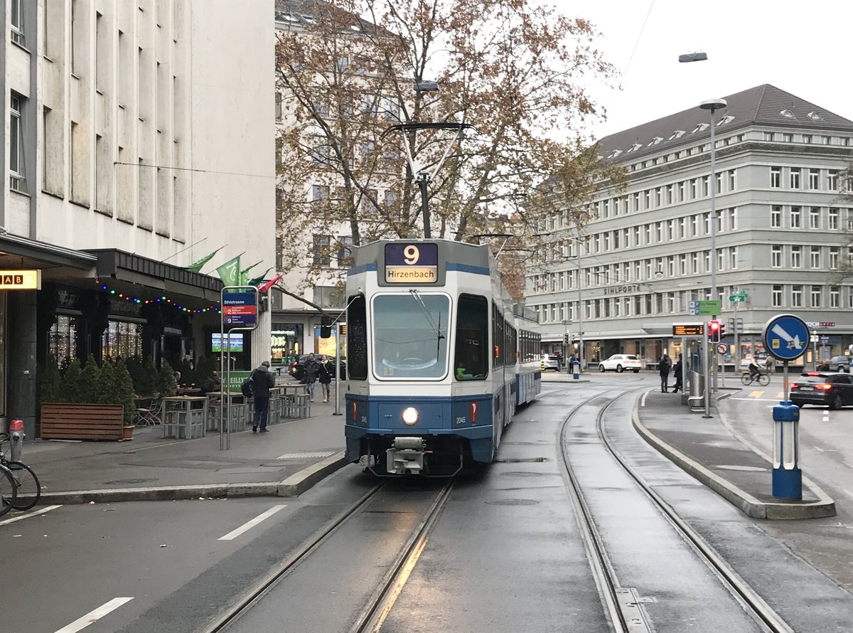 Linie 9 Wagennummer 2045 „Riesbach“ an der Haltestelle Sihlstrasse. Datum: 5. 12. 2020
