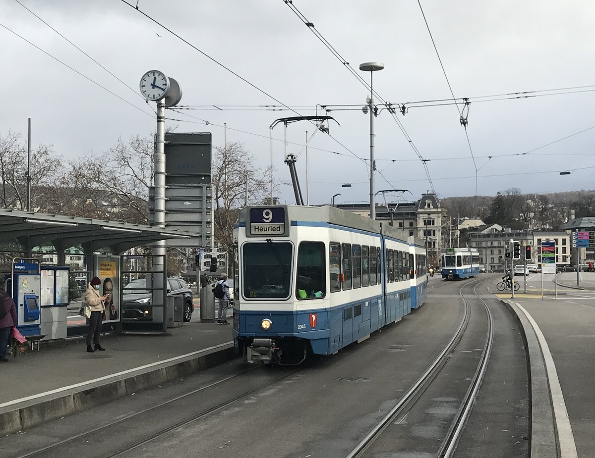 Linie 9 Wagennummer 2045  Riesbach  beim Bürkliplatz. Datum: 24. 12. 2020
