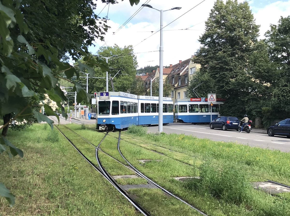 Linie 9 Wagennummer 2097 beim Depot Irchel. Wegen Gleisbauarbeiten bei der ETH wurde die Linie 9 aufgetrennt und verkehrte zwischen Hirzenbach und Irchel. Datum: 13. 7. 2020