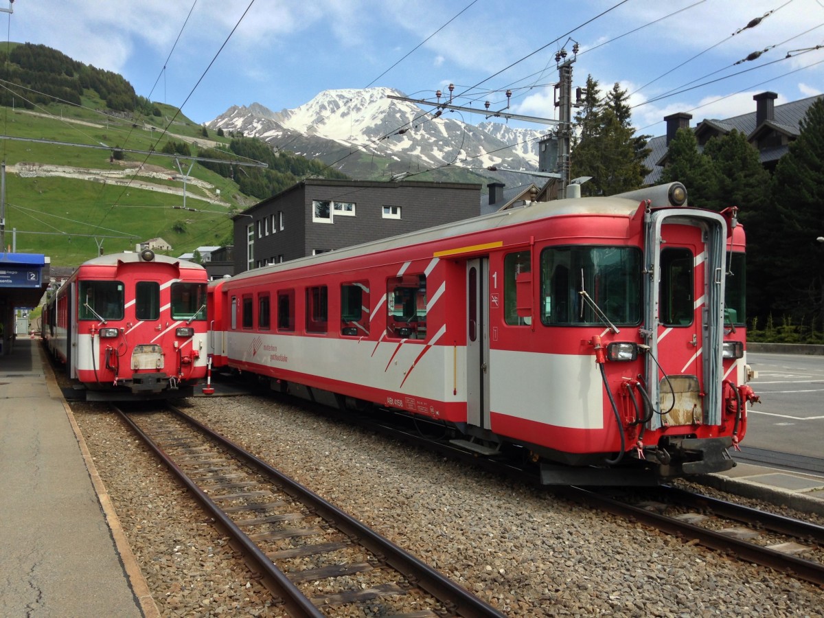 Links ABt 4157, rechts ABt 4158, Andermatt, 06.06.2014.