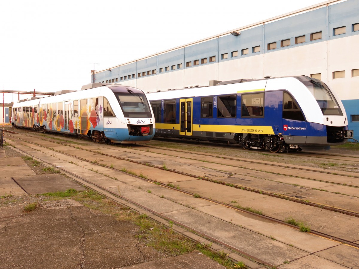 Lint 41 OLA und Lint 54 am 23.10.2014 in Halberstadt (Durch ein offenes Tor aufgenommen)