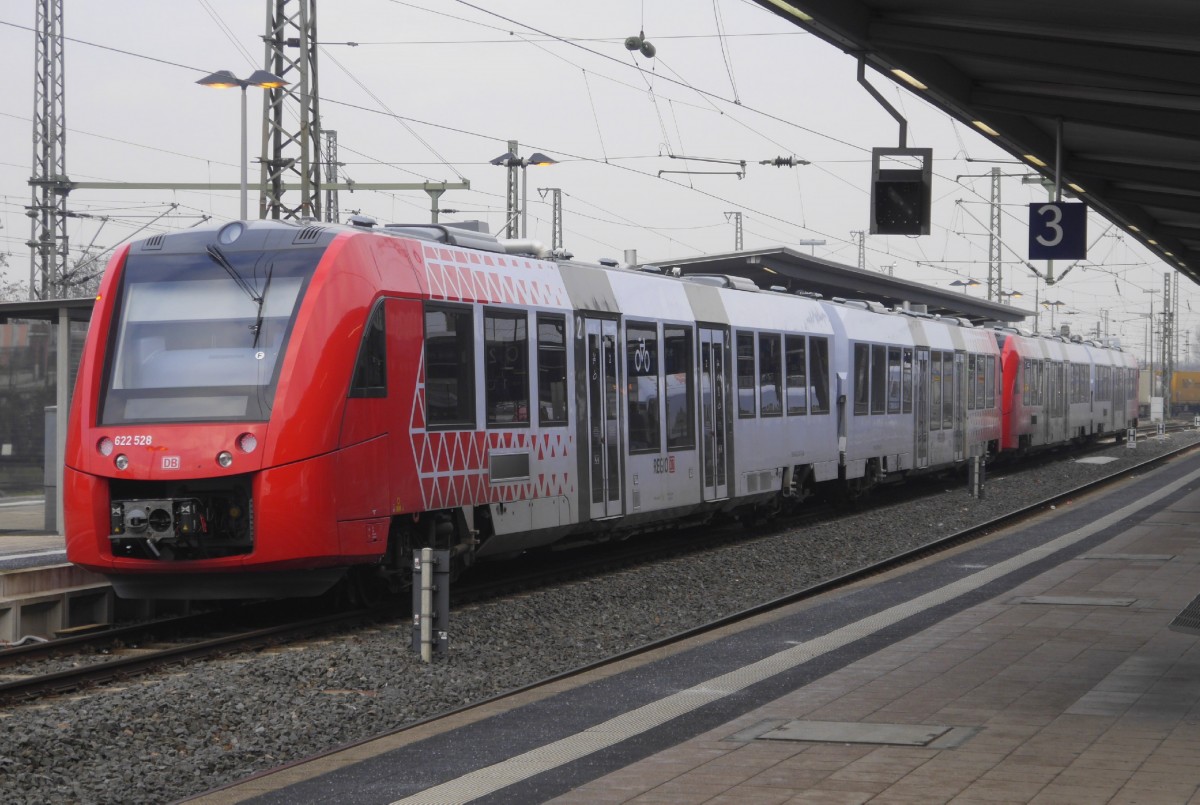 LINT 54 622 028 und 029 im Design des Dieselnetzes Rheinland-Pfalz als RE Worms - Alzey - Bingen, 21.1.16.