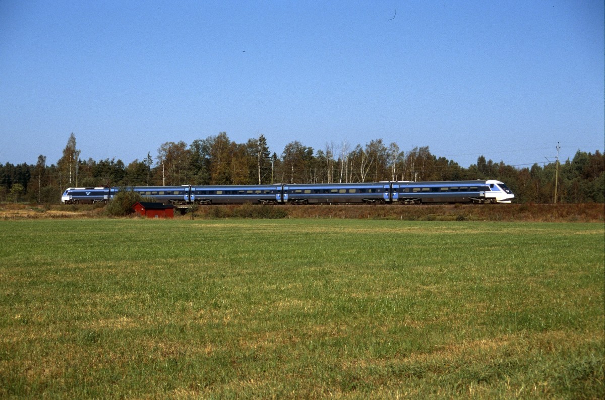 Linx X2 mit Zug 459 (Oslo - Stockholm) im September 2002 nahe Björneberg.  