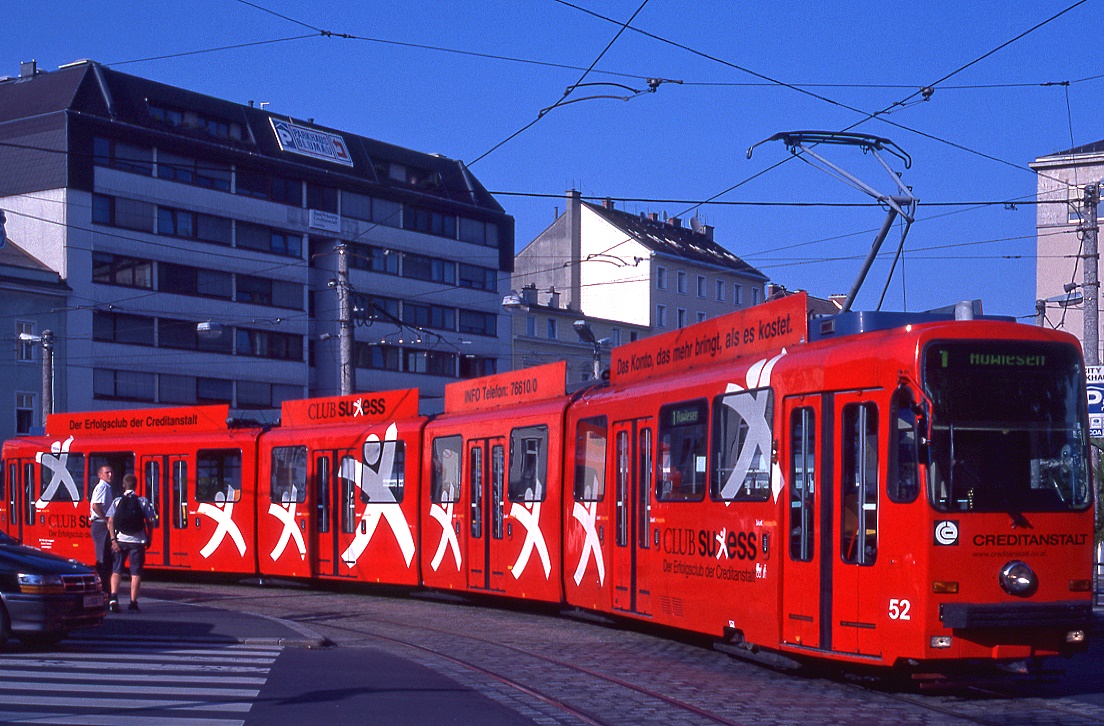 Linz 52, Blumenauer Platz, 18.08.2001.