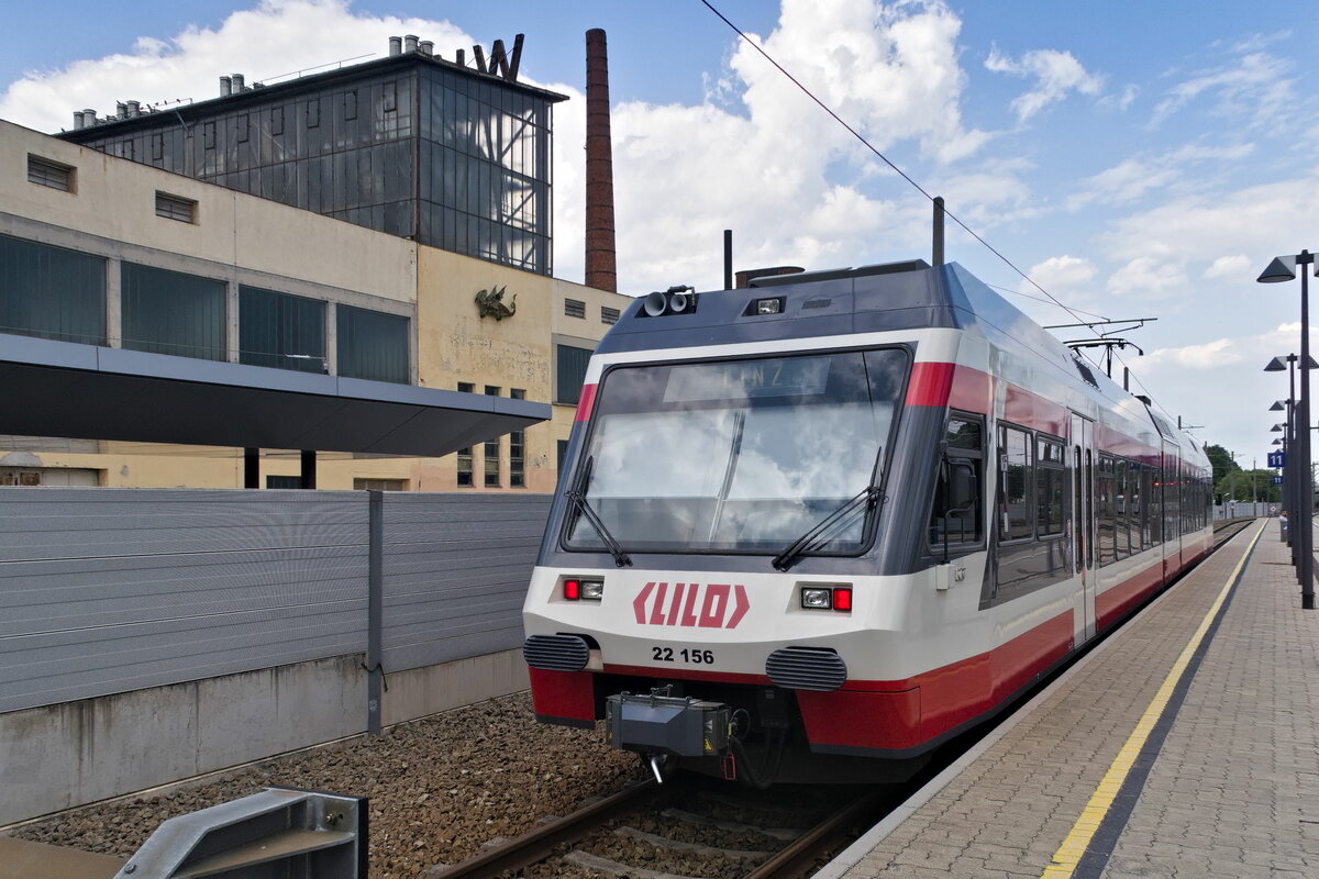 Linzer Lokalbahn (LILO): GTW 2/6 ET 22.156 am Bhf. Neumarkt-Kallham. Aufgenommen 30.5.2023.