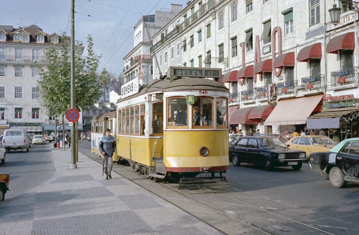 Lisboa / Lissabon CARRIS SL 17 (Tw 546) Praca da Figueira im Oktober 1982. - Scan eines Farbnegativs. Film: Kodak Safety Film 5035. Kamera: Minolta SRT-101.