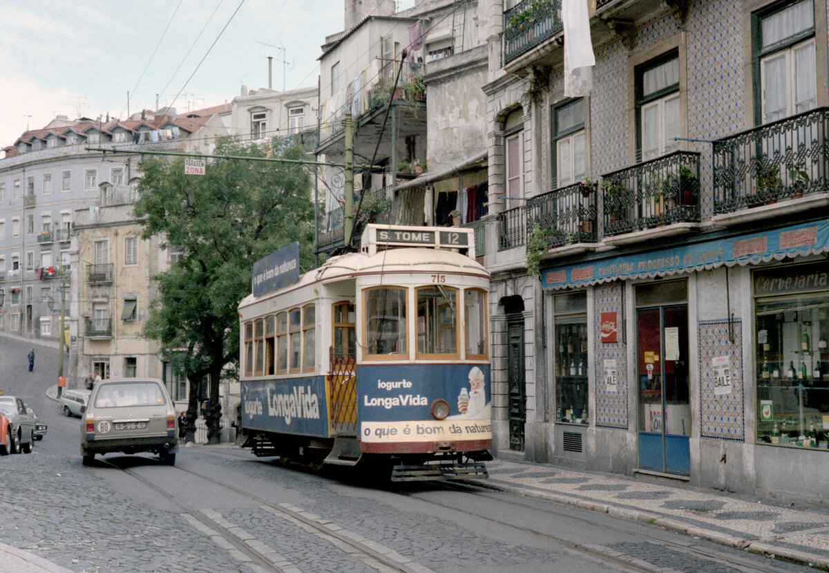 Lisboa / Lissabon CARRIS SL 12 (Tw 715) Cavaleiros de Santo André im Oktober 1982. - Scan eines Farbnegativs. Film: Kodak Safety Film 5035. Kamera: Minolta SRT-101.