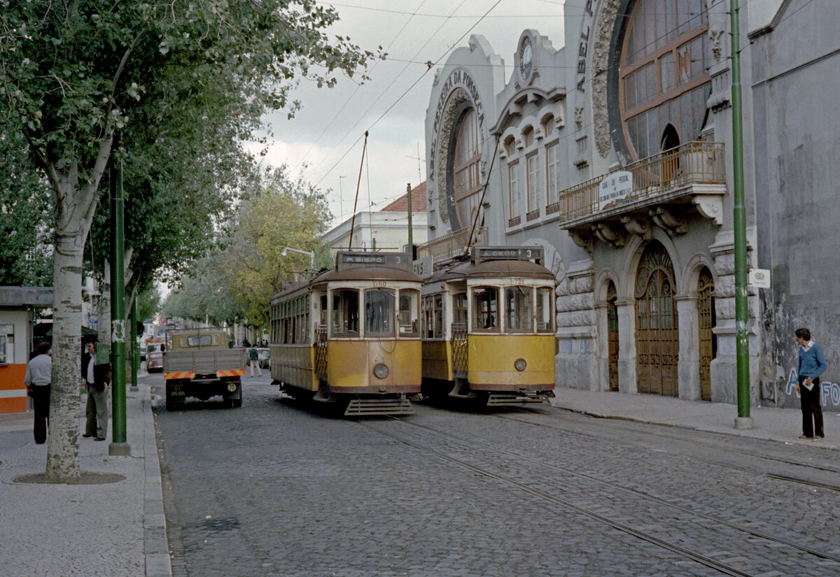 Lisboa / Lissabon CARRIS SL 3 (Tw 360 / Tw 721) Poco do Bispo im Oktober 1982. - Scan eines Farbnegativs. Film: Kodak Safety Film 5035. Kamera: Minolta SRT-101.