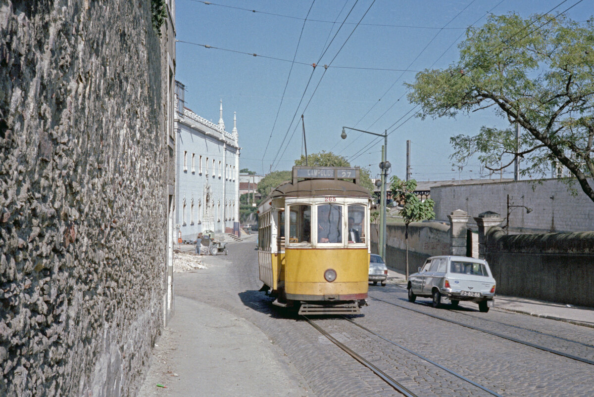 Lisboa / Lissabon CARRIS SL 27 (Tw 265) Rua Madre de Deus im Oktober 1982. - Scan eines Farbnegativs. Film: Kodak Safety Film 5035. Kamera: Minolta SRT-101.