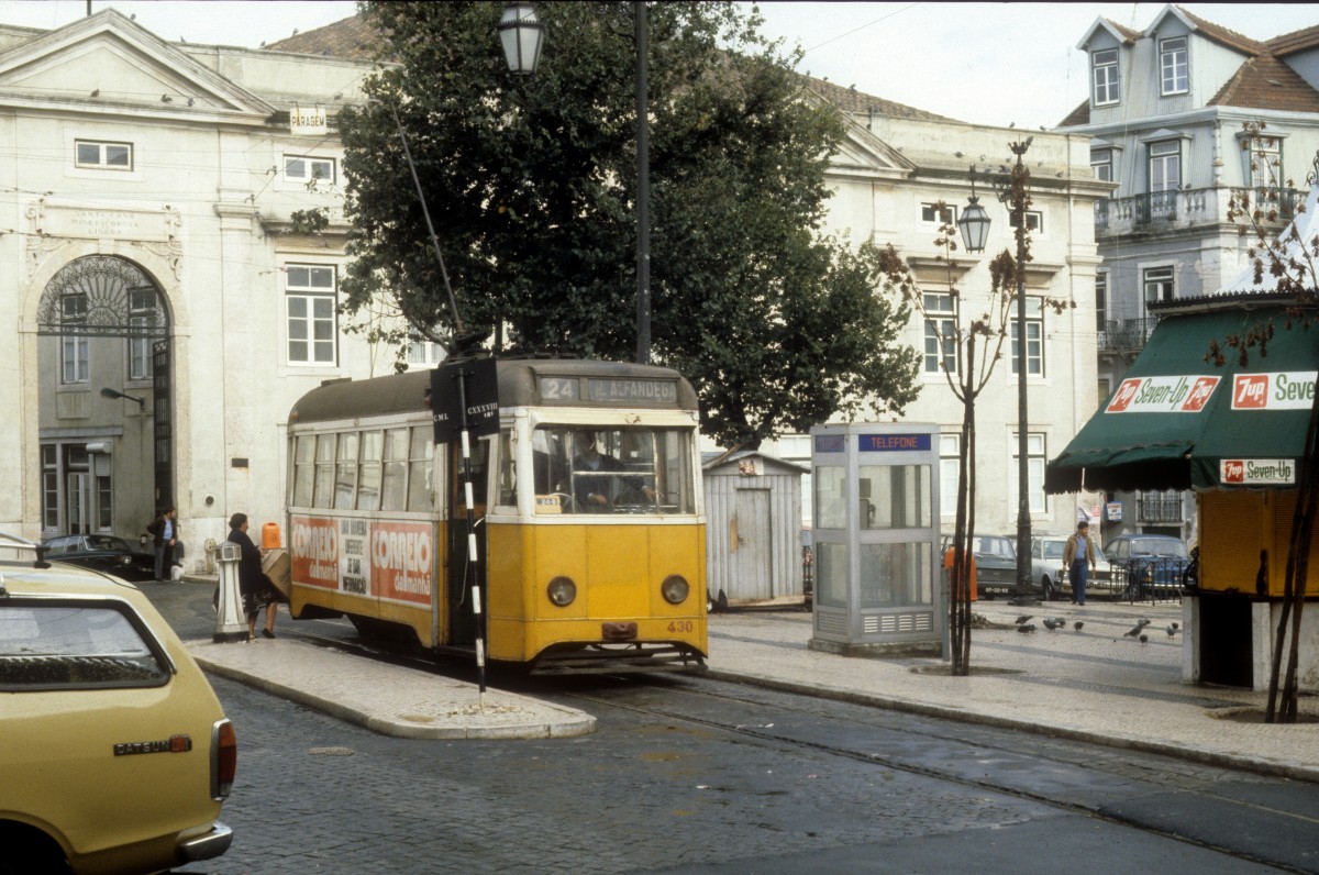Lisboa / Lissabon Carris SL 24 (Tw 430) Largo de S. Roque im Oktober 1982.