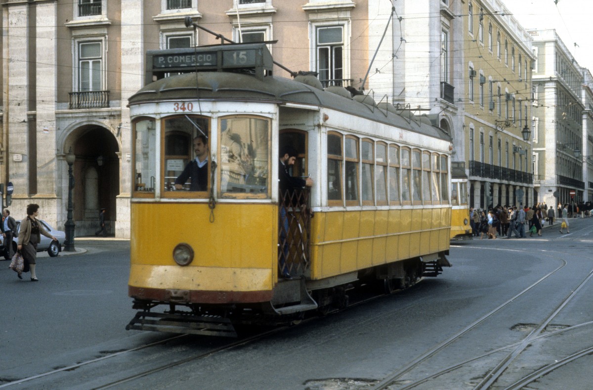 Lisboa / Lissabon SL 15 (Triebwagen 340) Praca do Comrcio im Oktober 1982.
