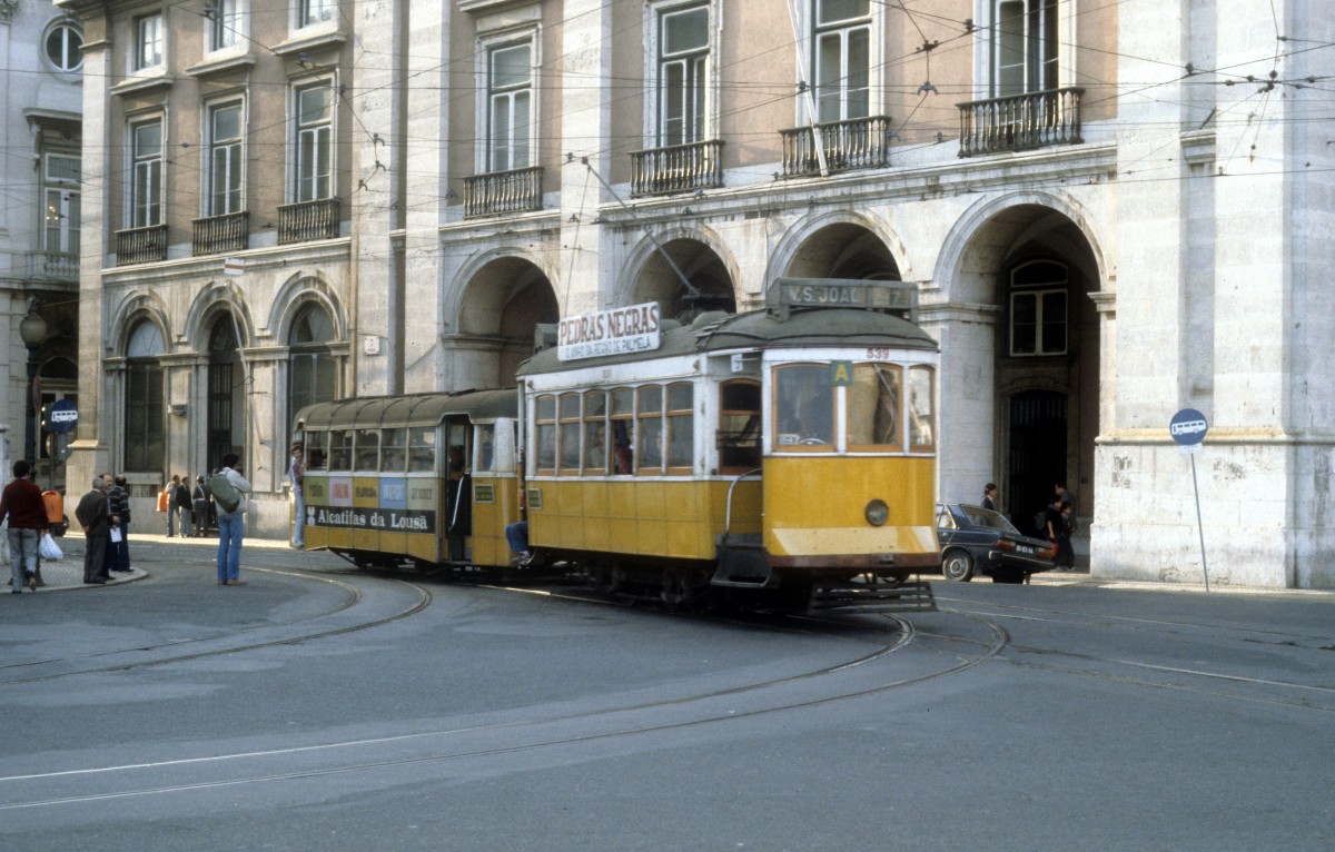 Lisboa / Lissabon SL 17 (Tw 539) Praca do Comércio im Oktober 1982.