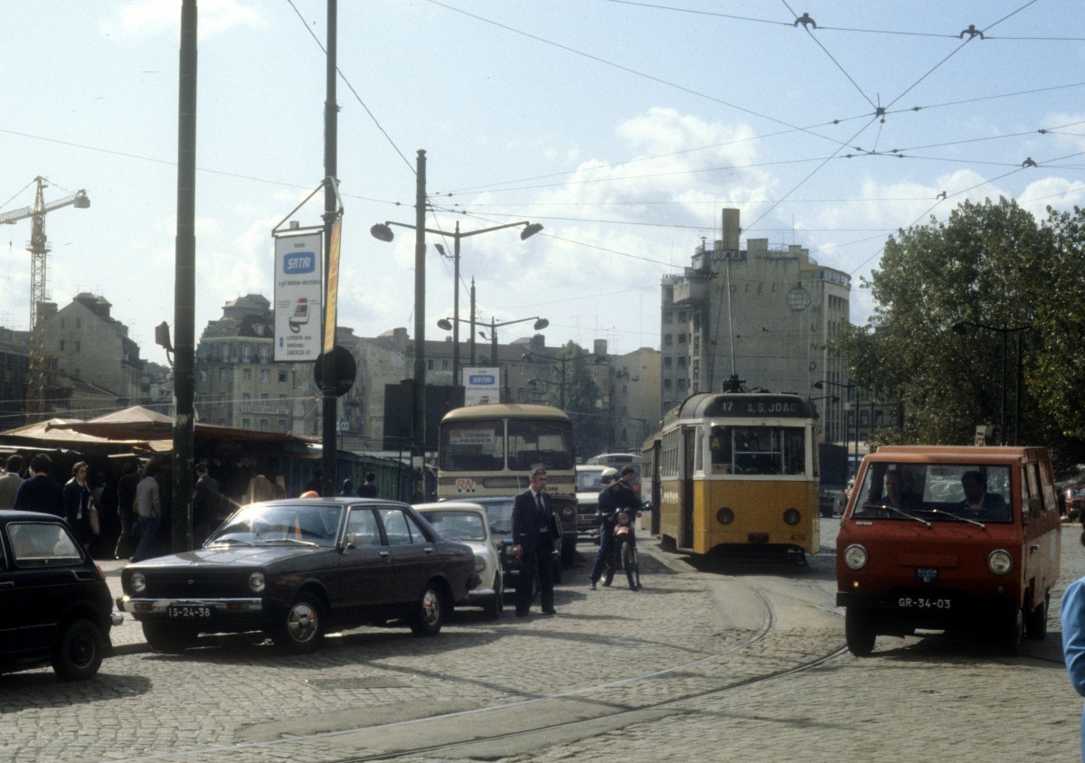 Lisboa / Lissabon SL 17 (Tw 479) Largo Martim Moniz im Oktober 1982.