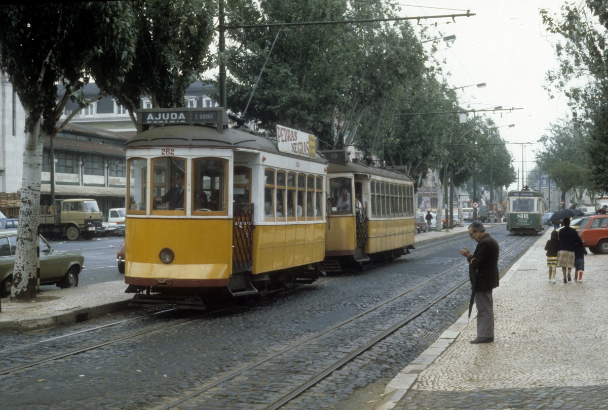 Lisboa / Lissabon SL 18 (Tw 262) Estacão / Bahnhof Cais do Sodré im Oktober 1982.