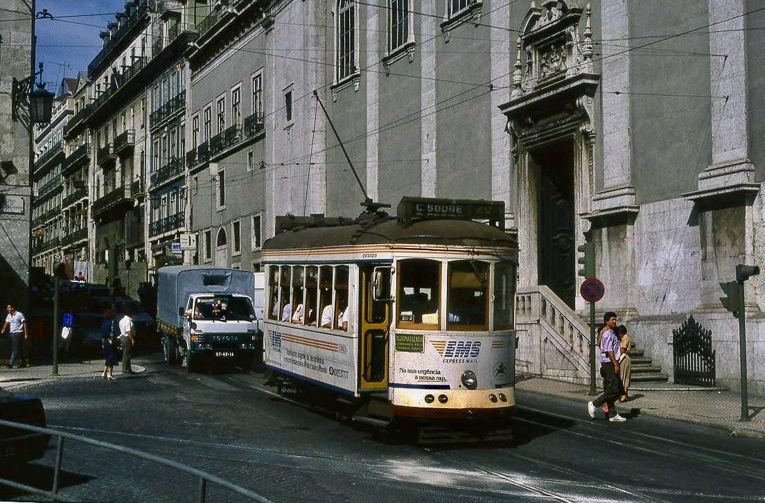 Lisboa 734, Rua da Misericórdia, Praça de Luís de Camões, 11.09.1990.