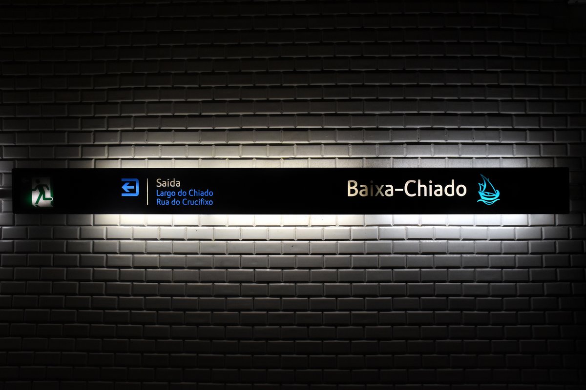 LISBOA (Distrikt Lisboa), 25.08.2019, Metrostation Baixa-Chiado (Linha verde); hier kann in die Linha azul umgestiegen werden