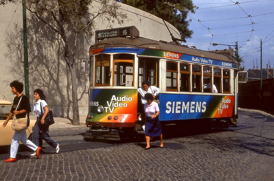 Lissabon Tw 257 in der Rua da Madre de Deus, 11.09.1991.