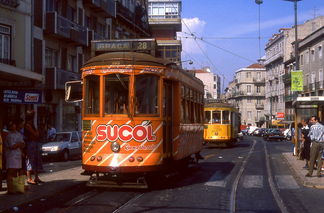 Lissabon Tw 615 an der Haltestelle Graca, 13.09.1990.