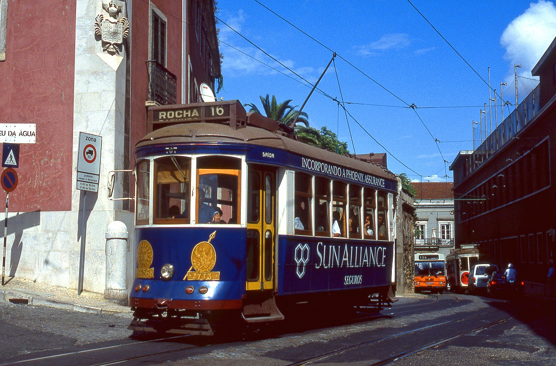 Lissabon Tw 707 in der Rua da Santa Apollonia, 11.09.1991.