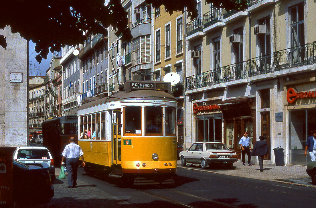 Lissabon Tw 710 in der Rua da Sao Paulo, 12.09.1990.
