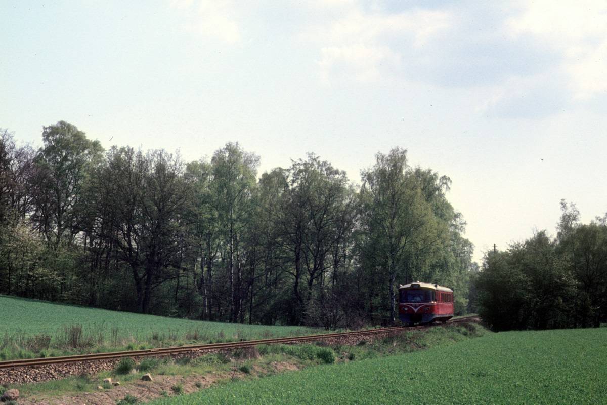 LNJ (Lyngby-Nærum-Jernbane, Nærumbanen): Ein Triebwagen des Typs Ym nähert sich am 7. Mai 1972 dem Endbahnhof in Nærum.