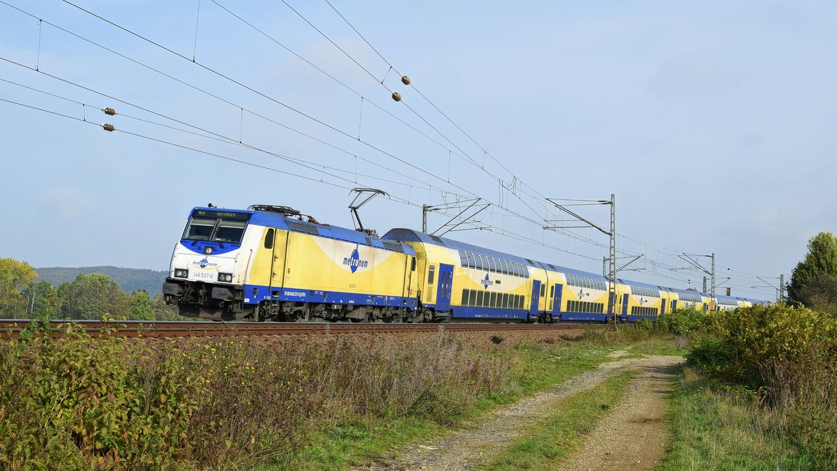 LNVG 146 537, vermietet an Metronom, mit ME RE 2 (82815) Hannover Hbf - Göttingen (Burgstemmen, 24.10.19).
