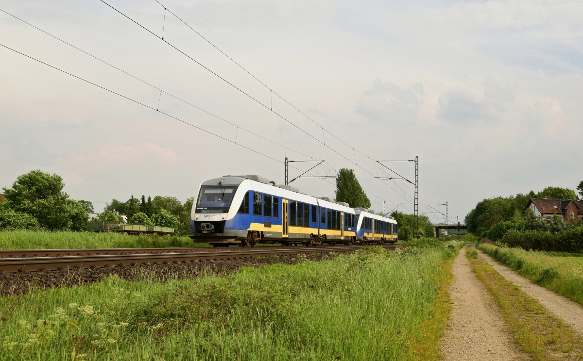 LNVG 648 185/685 und 648 186/686, vermietet an NWB (VT 648 185 und VT 648 186), als RB 77 (82975)  Weser-Bahn  Löhne (Westf) - Hildesheim Hbf (Burgstemmen, 23.05.17).
