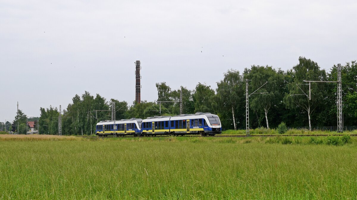 LNVG 648 186/686 und ein unbekannter 648er, vermietet an NWB (VT 648 186 + VT 648 XXX), als Leerfahrt in Richtung Osnabrück (Westerhausen, 21.07.2021).