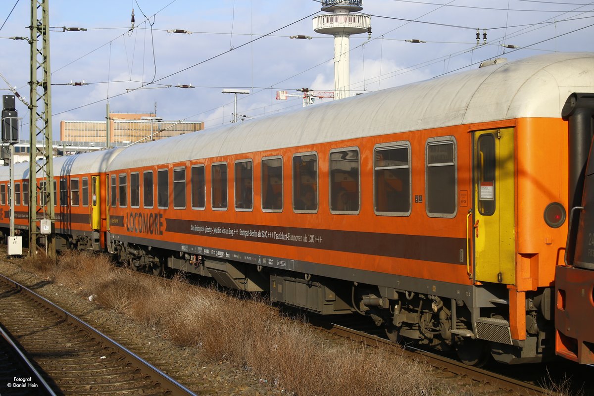 Locomorepersonenwagen in Hannover Hbf, am 04.02.2017.