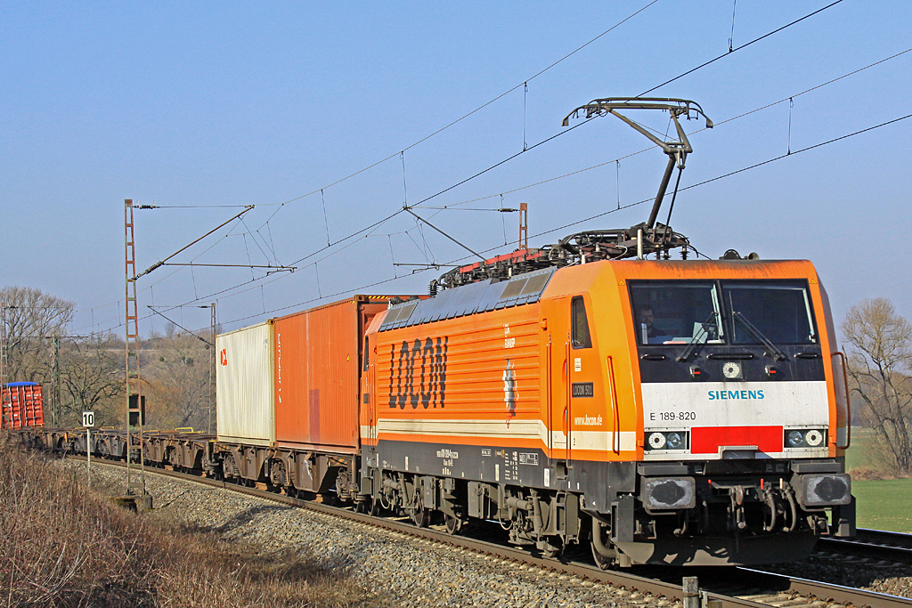 Locon 189 820 am 17.03.16  9:46 nördlich von Salzderhelden am BÜ 75,1 in Richtung Kreiensen