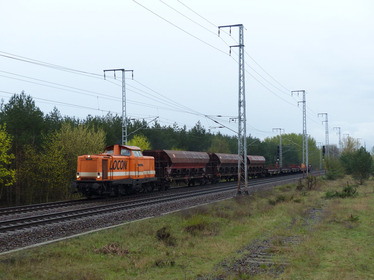 Locon 206 vor einem kleinen Güterzug am 17.4.2016 in der Berliner Wuhlheide.