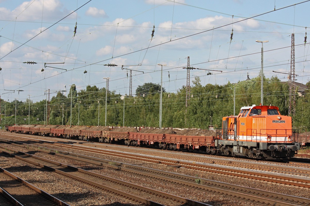 Locon 212 am 3.8.13 mit einem Alschotterzug von der Baustelle auf der S6 bei der Ankunft in Dsseldorf-Rath.