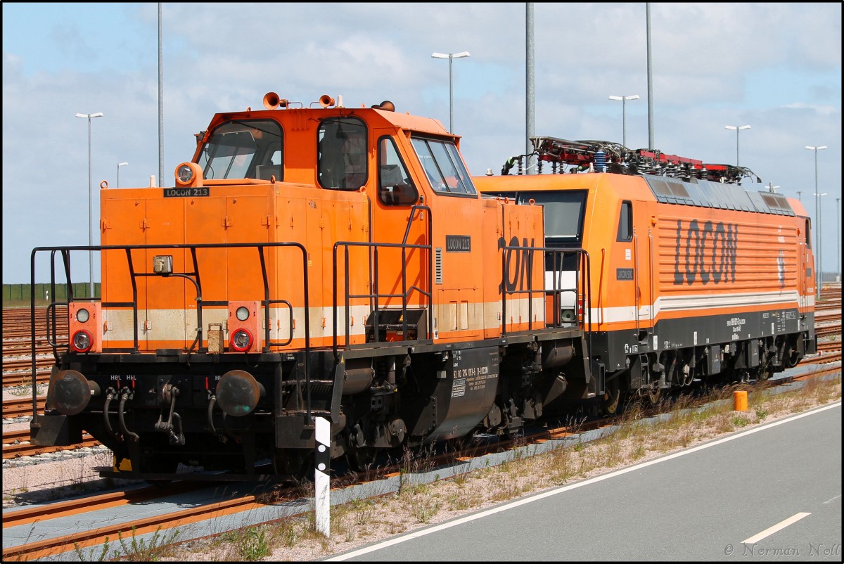 LOCON 213 (214 003-6) und LOCON 502 (189 821-2) abgestellt auf der Vorstellgruppe am Jade-Weser-Port. Wilhelmshaven 08/06/2015