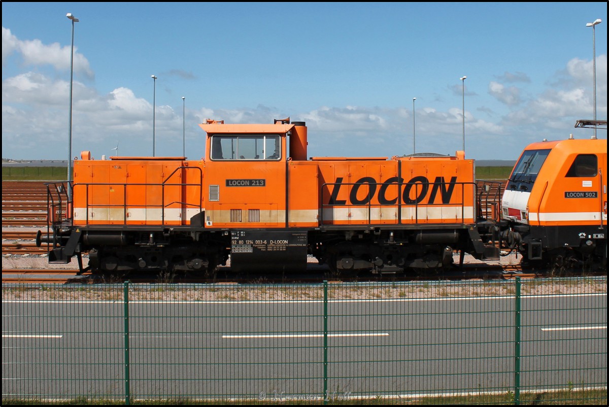 LOCON 213 (214 003-6) im Profil abgestellt auf der Vorstellgruppe am Jade-Weser-Port. 
Wilhelmshaven 08/06/2015