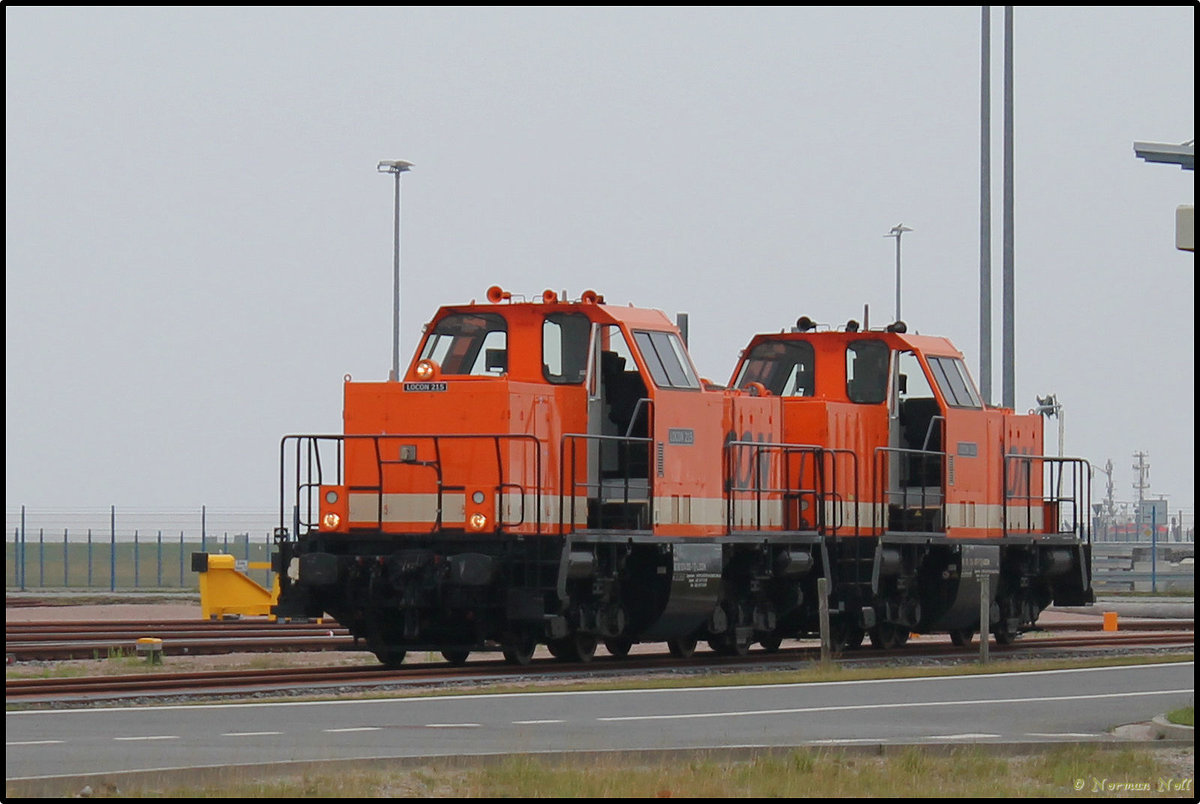 LOCON 215 und 216 abgestellt auf dem Jade-Weser-Port und warten auf Ihren Containerzug der gerade abgefertigt wird. Wilhelmshaven 22/07/2016