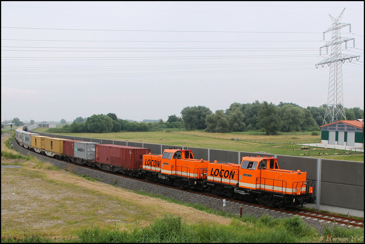 LOCON 215 und 216 mit Containerzug auf dem Industriegleis in Wilhelmshaven. 22/07/2016
