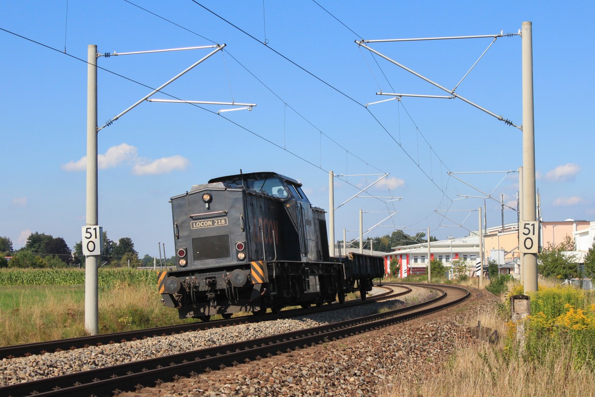 LOCON 218 mit einem sehr sehr kurzen Gterzug am 30. August 2013 bei Traunstein.