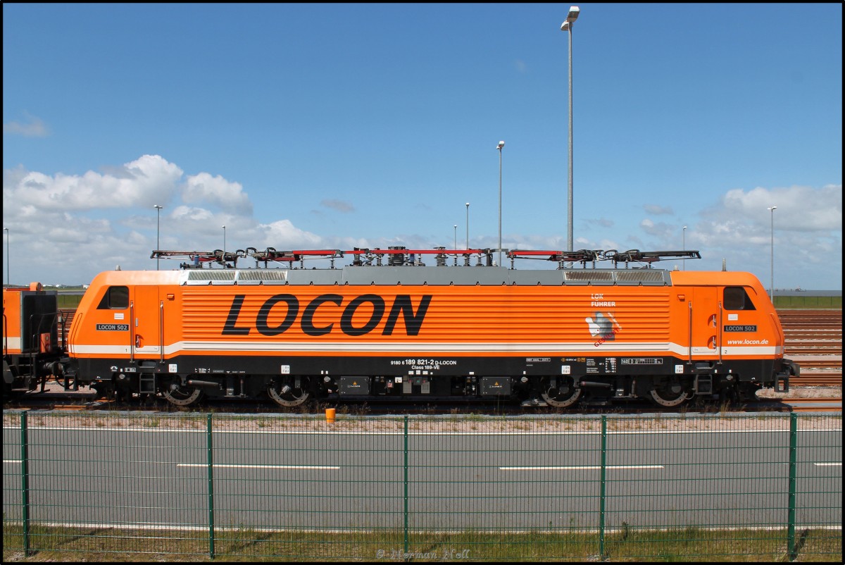 LOCON 502 (189 821-2) im Profil abgestellt auf der Vorstellgruppe am Jade-Weser-Port. 
Wilhelmshaven 08/06/2015
