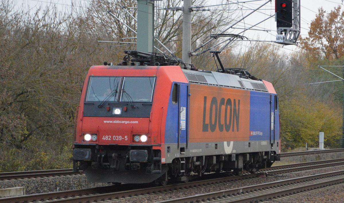 LOCON LOGISTIK & CONSULTING AG, Oberuckersee [D] mit der Mietlok  482 039-5  [NVR-Nummer: 91 85 4482 039-5 CH-SBBC] am 13.11.19 in Berlin Blankenburg Richtung Berlin Karow. 
